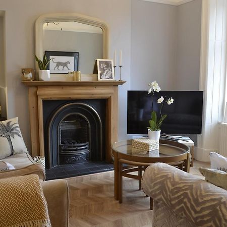 فيلا Stunning Period Townhouse With Garden, Walking Distance To Town دومفريس المظهر الخارجي الصورة