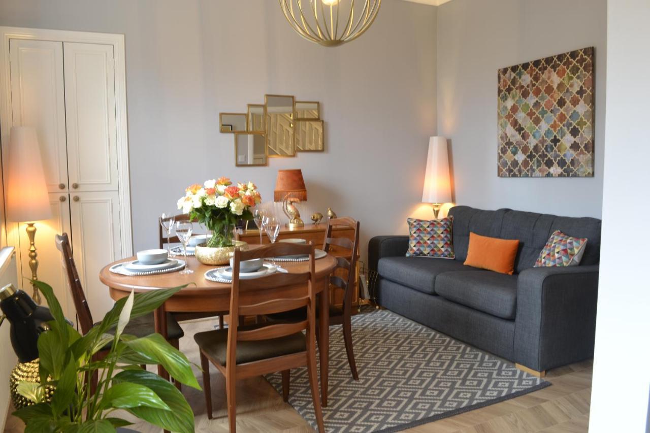 فيلا Stunning Period Townhouse With Garden, Walking Distance To Town دومفريس المظهر الخارجي الصورة
