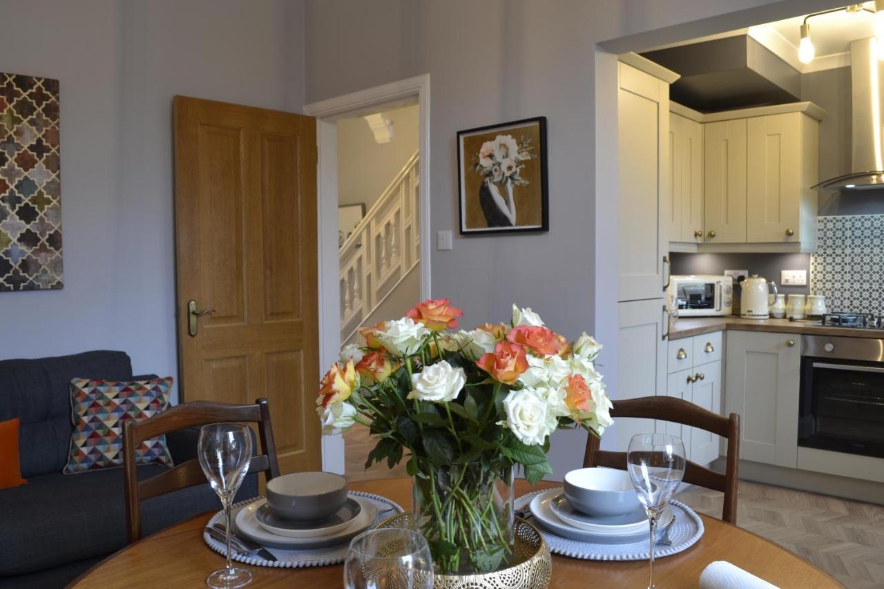 فيلا Stunning Period Townhouse With Garden, Walking Distance To Town دومفريس المظهر الخارجي الصورة
